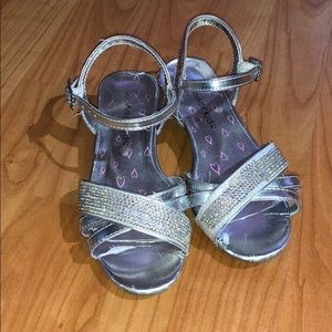 Wonder kids Cute silver dress shoes with heel